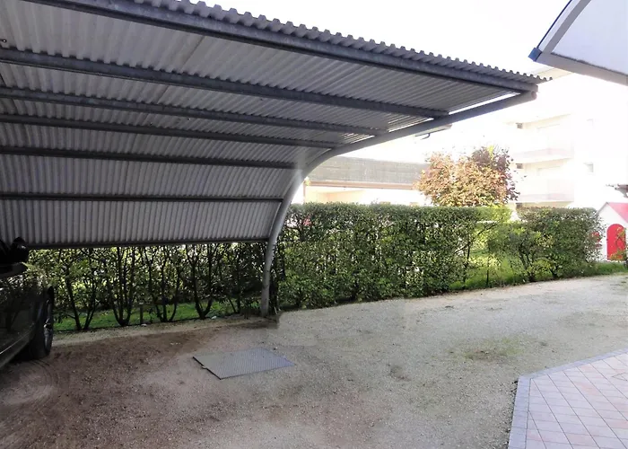 Διαμέρισμα Cozy Flat In A Quiet Area Of *